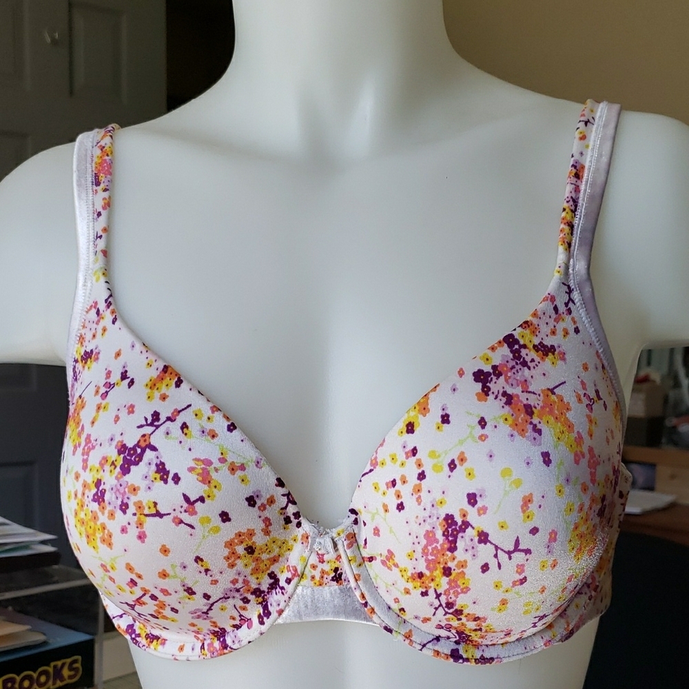 Vanity Fair Molded Cup Bra with Adjustable Straps 34C
